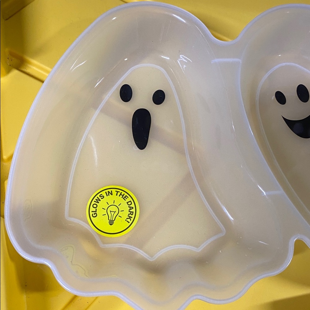 Halloween Ghost Shaped Serving Tray Glow in the Dark - Picture 3 of 6